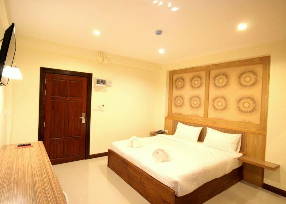 Hotel Monmuang à Chiang Mai Extérieur photo